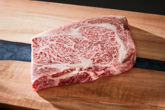 Image: https://crowdcow-uploads.imgix.net/picture/production/i43wqhilhaa/Miyazaki_Ribeye.jpg?w=550&fit=max